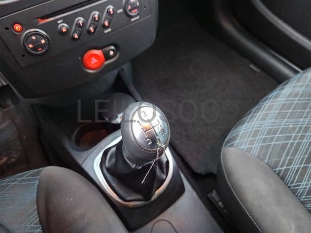 Renault Clio 1.5 DCi · Ano 2008