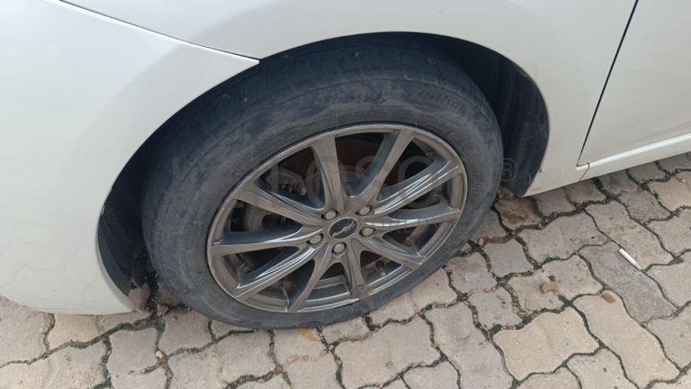 Toyota Ractis - 2012