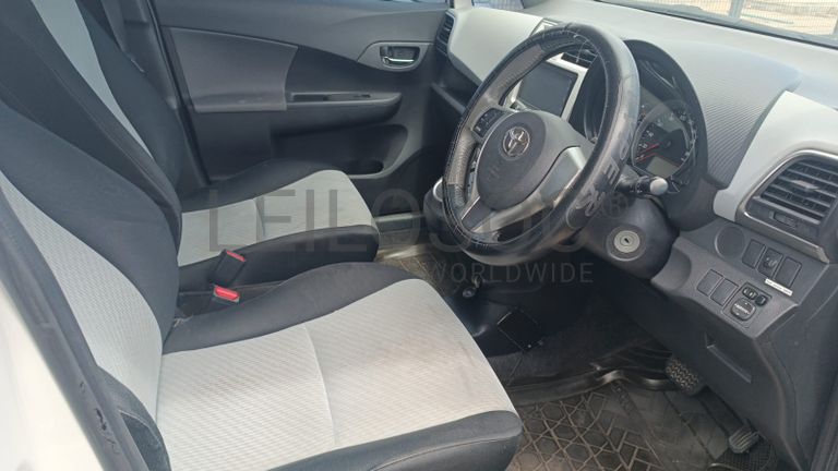 Toyota Ractis - 2012