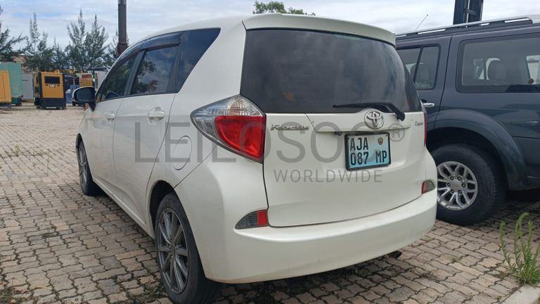 Toyota Ractis - 2012