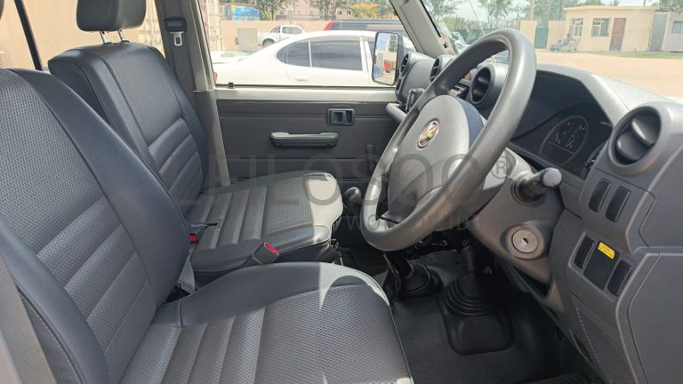 Toyota Land Cruiser HZ - 2013