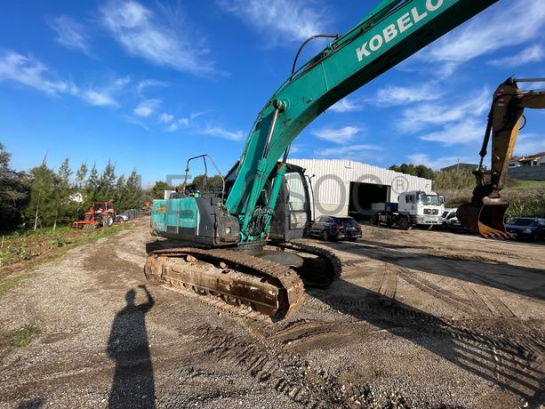 Escavadora Kobelco E 215 · Ano 2004