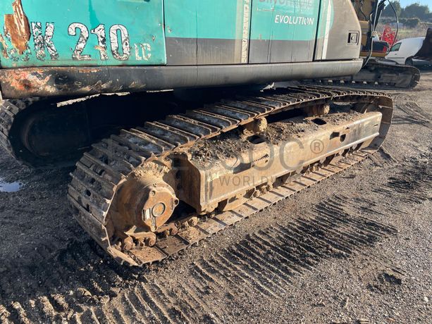 Escavadora Kobelco E 215 · Ano 2004