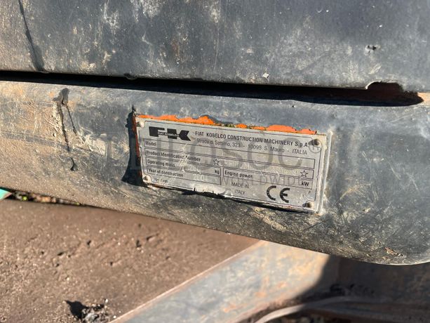 Escavadora Kobelco E 215 · Ano 2004