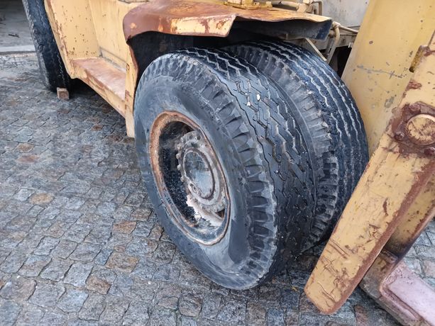 Empilhador Toyota · Porta Contentores