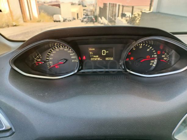 Peugeot 308 · Ano 2015