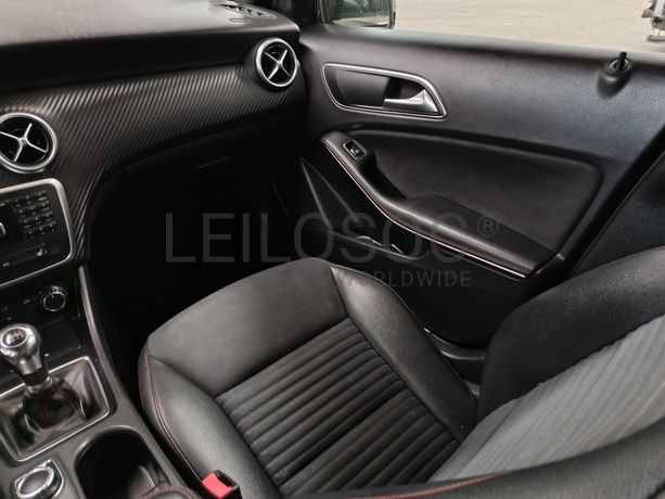 Mercedes-Benz A 180 · Ano 2013