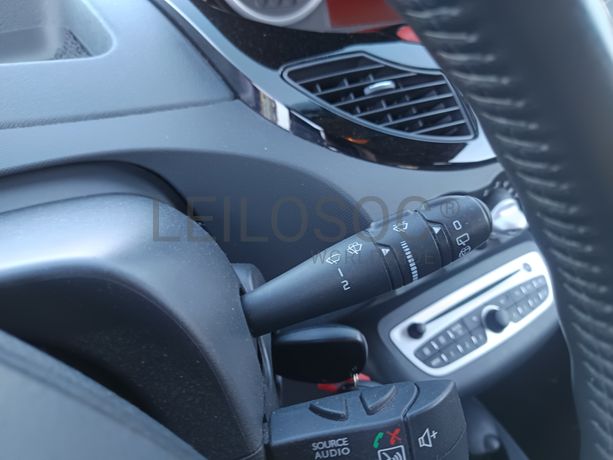 Renault Twingo 1.2 16V · Ano 2012