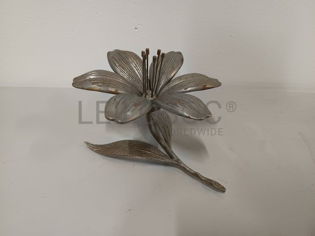 Flor em estanho