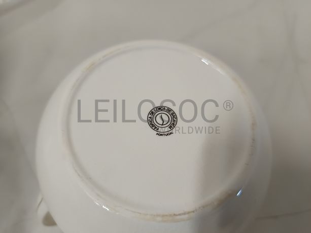 Leiteira em porcelana