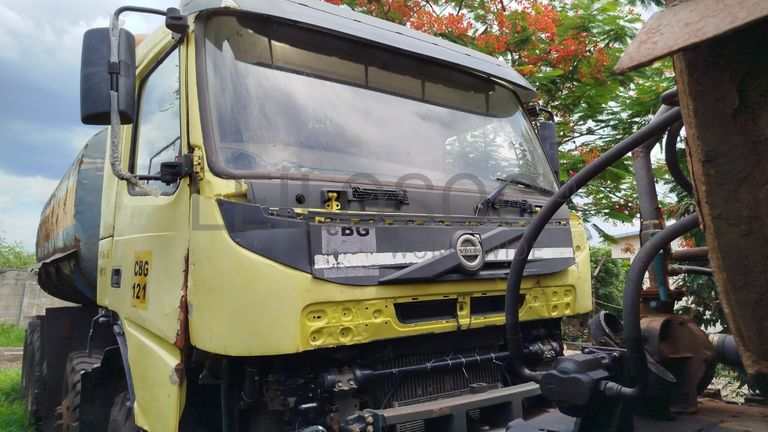 Camião tanque Volvo FMX