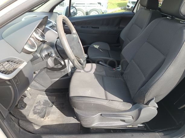 Peugeot 207 · Ano 2011