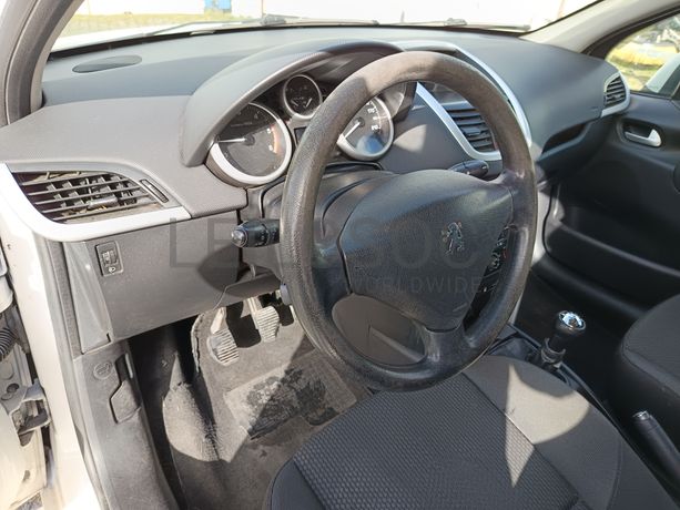 Peugeot 207 · Ano 2011