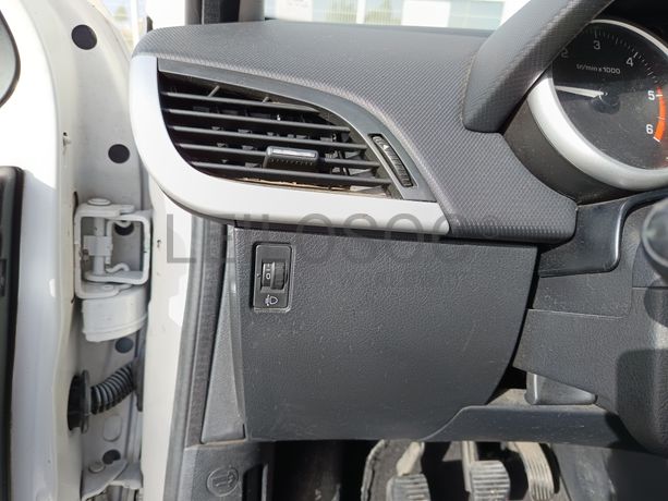 Peugeot 207 · Ano 2011