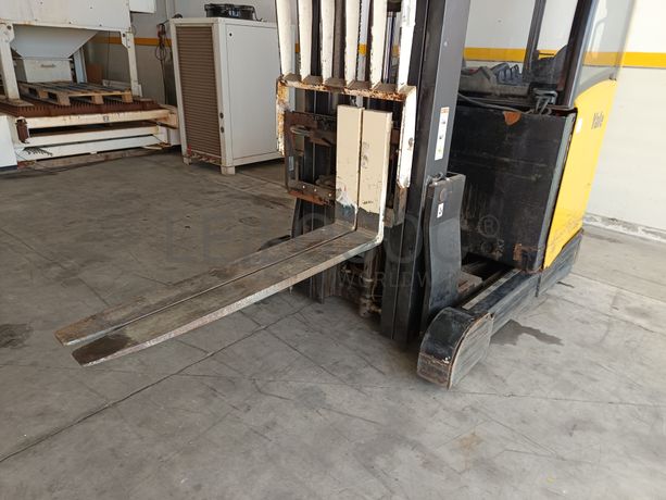 Empilhador Retrátil Yale · Ano 2017