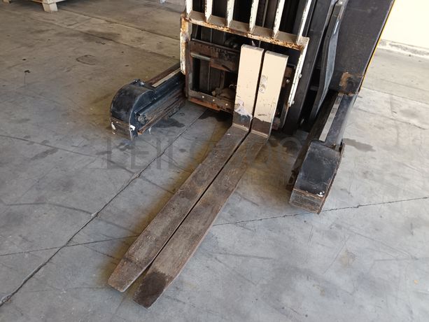 Empilhador Retrátil Yale · Ano 2017