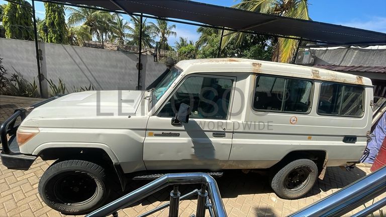 Toyota Land Cruiser 3,00m - 2012