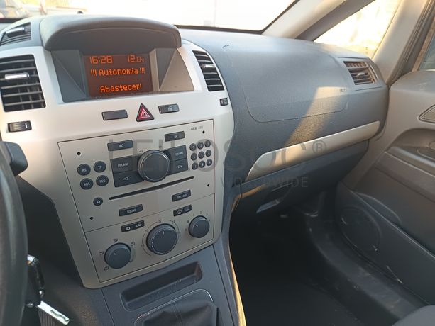 Opel Zafira · Ano 2009