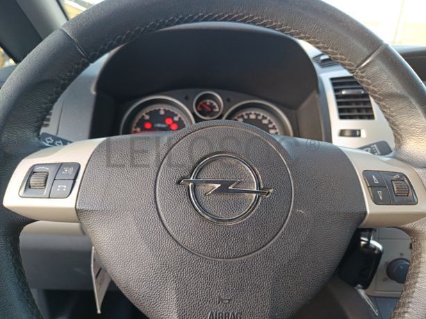 Opel Zafira · Ano 2009