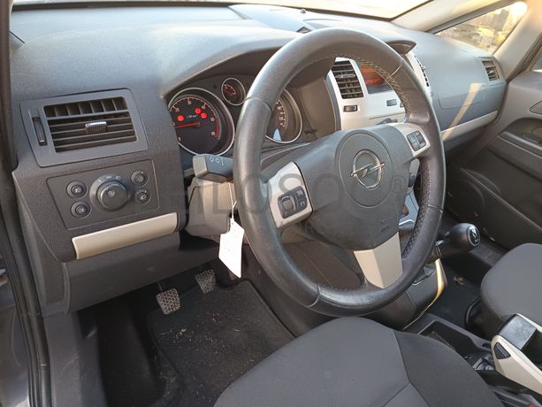Opel Zafira · Ano 2009