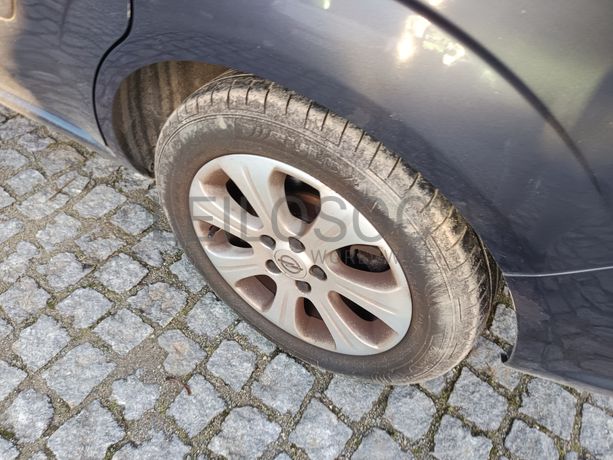 Opel Zafira · Ano 2009