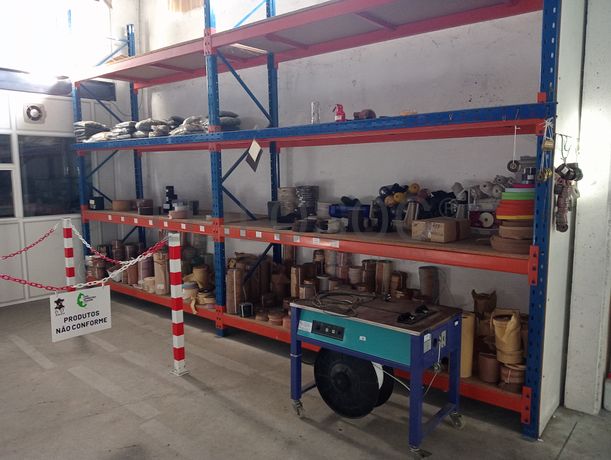 Estantes Industriais · Stock