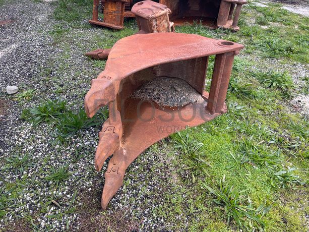 Giratória de Rastos Hitachi · Ano 2008