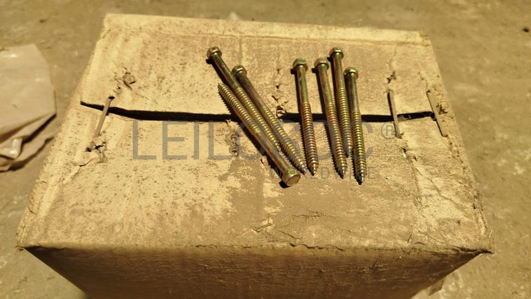 Caixa de 8kg de Parafusos (14x80)