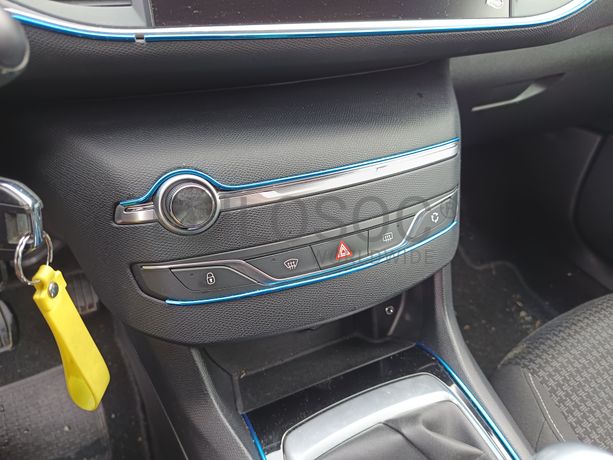 Peugeot 308 1.6 BlueHDi · Ano 2017