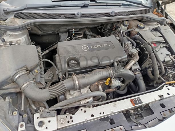 Opel Astra · Ano 2011