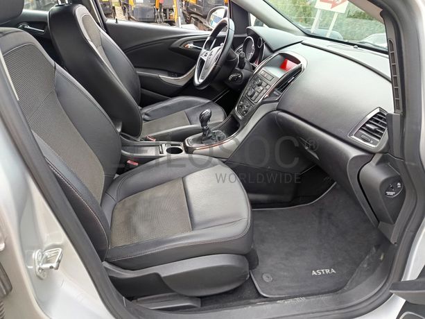 Opel Astra · Ano 2011