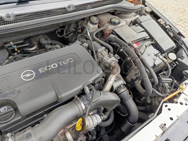 Opel Astra · Ano 2011