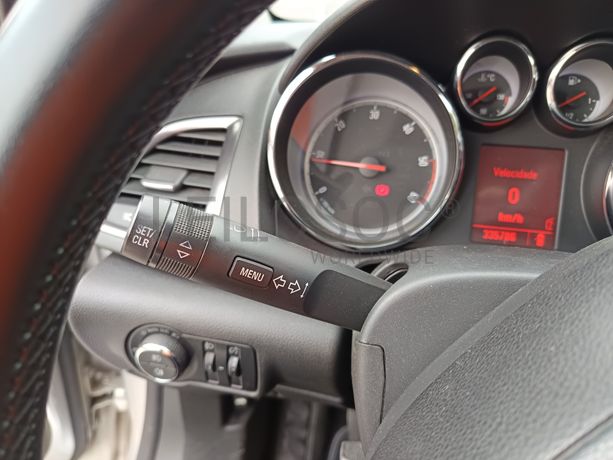 Opel Astra · Ano 2011