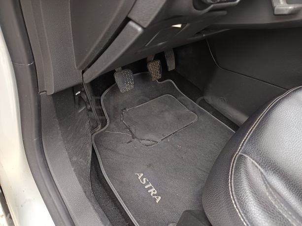 Opel Astra · Ano 2011