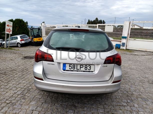 Opel Astra · Ano 2011
