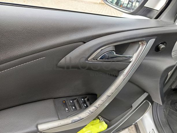 Opel Astra · Ano 2011