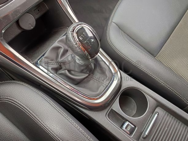 Opel Astra · Ano 2011