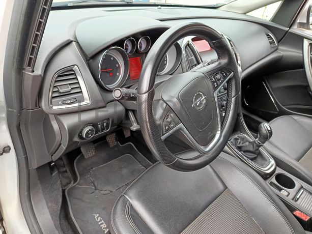 Opel Astra · Ano 2011