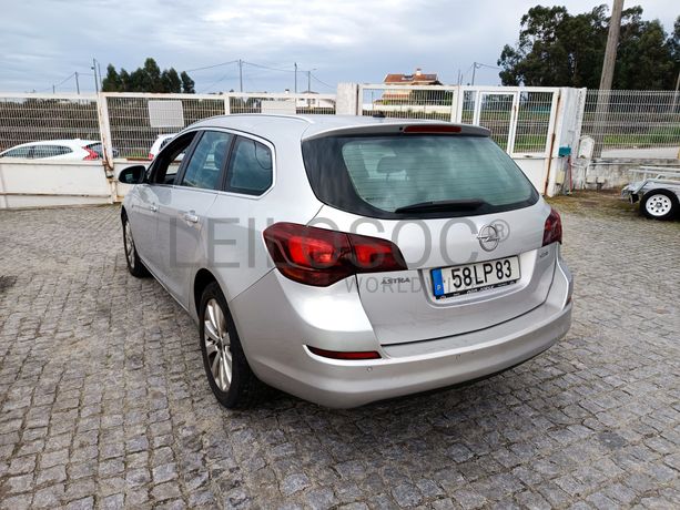 Opel Astra · Ano 2011