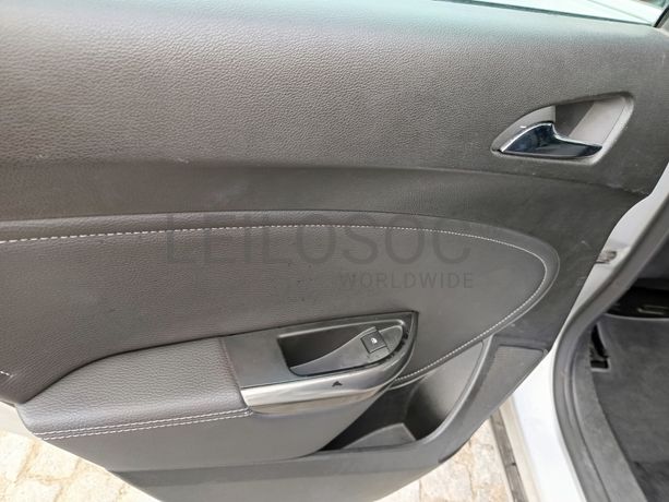 Opel Astra · Ano 2011