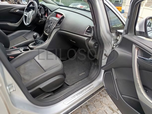 Opel Astra · Ano 2011