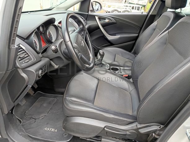 Opel Astra · Ano 2011