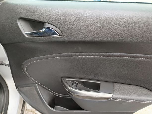 Opel Astra · Ano 2011