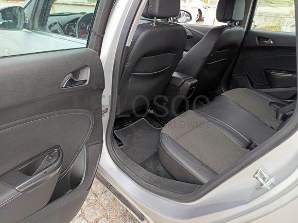 Opel Astra · Ano 2011