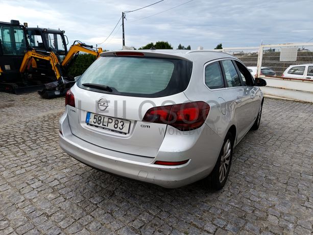 Opel Astra · Ano 2011