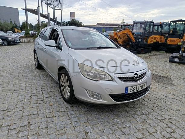 Opel Astra · Ano 2011
