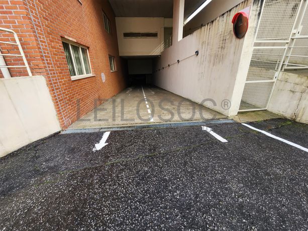 Garagem com Arrumos · Boavista, Porto