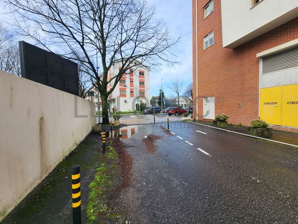 Garagem com Arrumos · Boavista, Porto