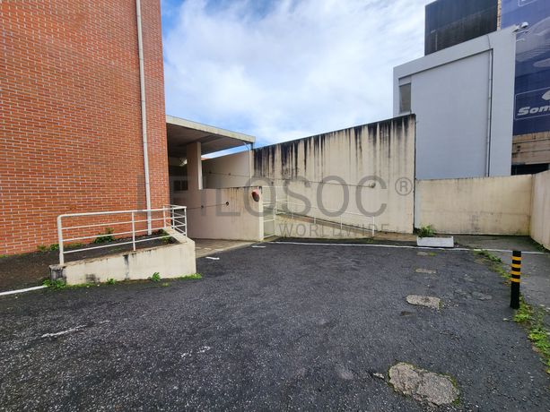 Garagem com Arrumos · Boavista, Porto