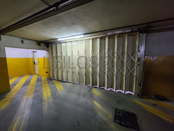 Garagem com Arrumos · Boavista, Porto